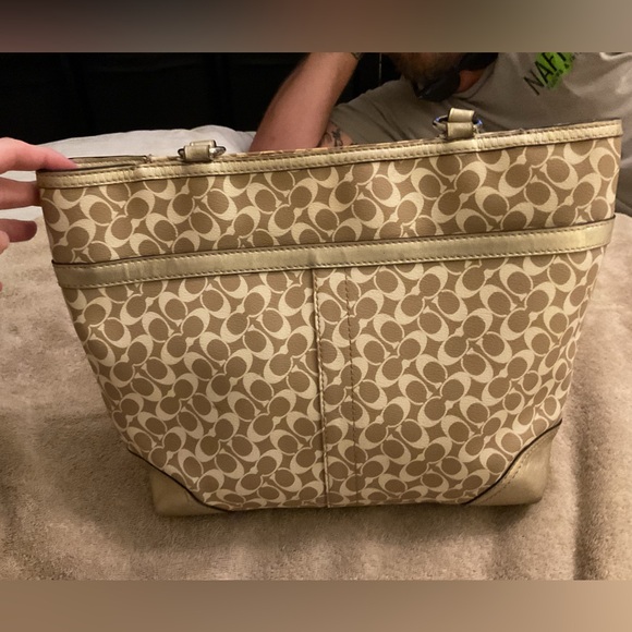 GUC Coach Champagne Gold Signature Stripe Zip-Top Tote - Picture 8 of 13